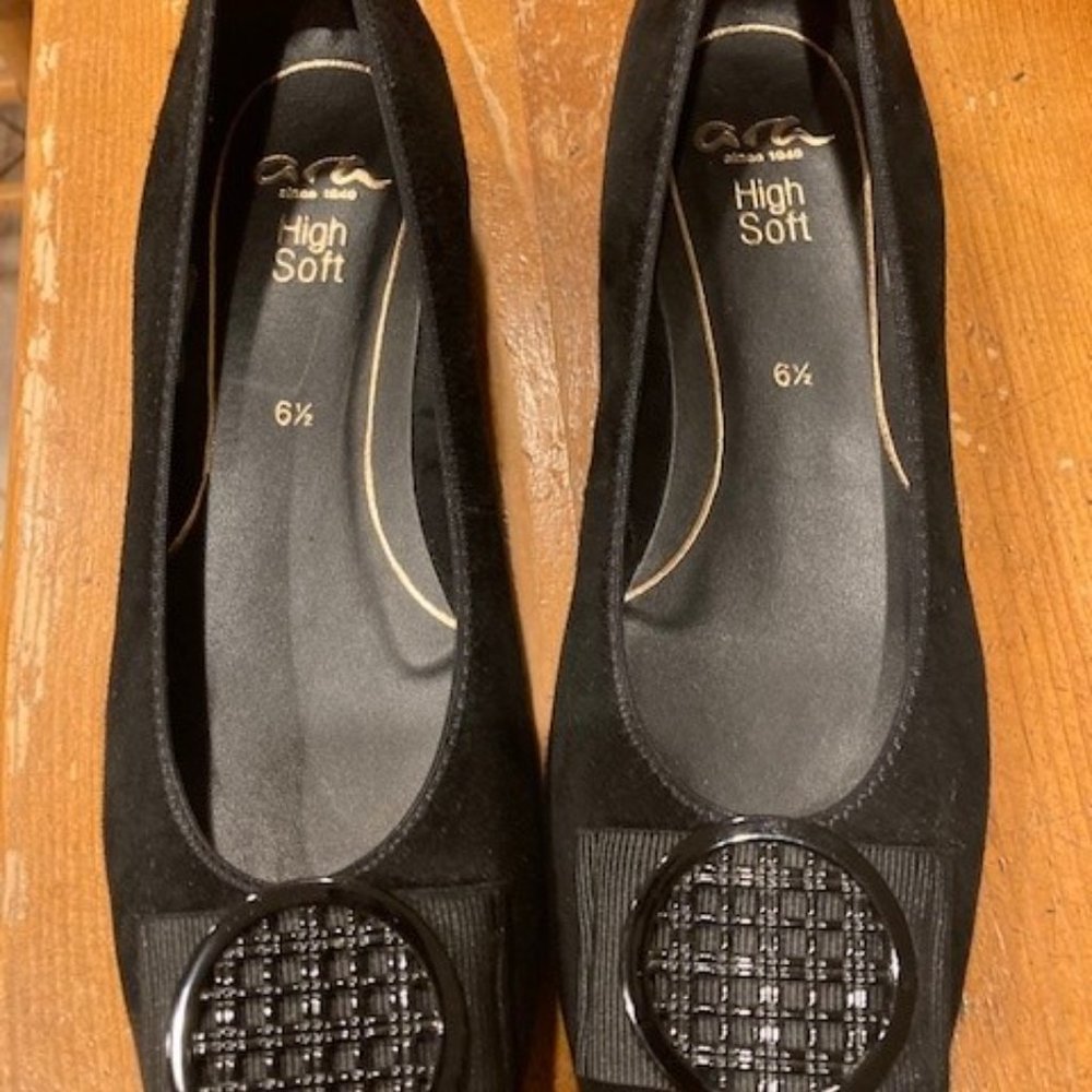 Women's Black Suede  Size 8.5 US 6.5 European Size Ara Dress shoes 1/2 inch heel